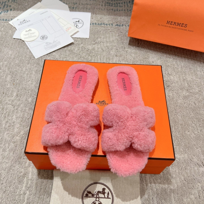 H**mes slippers